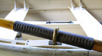 Oar with leather and without a button